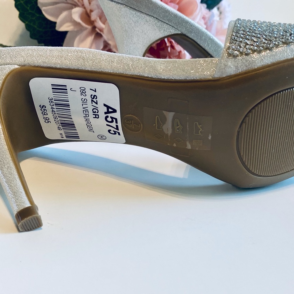 NIB Le Chateau Jewel Crystal Glam Sparkly Sandals - Picture 5 of 9